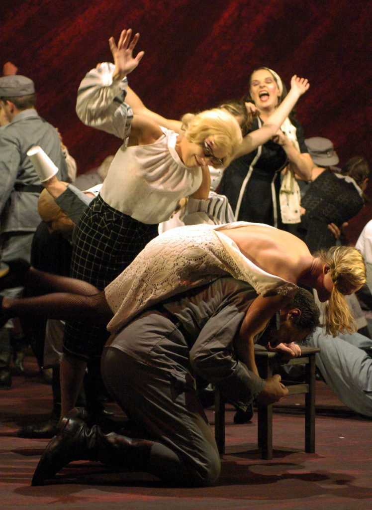 Margarethe, Oper von Charles Gounod, Nordharzer Städtebundtheater Halberstadt/ Quedlinburg, 2005, Regie/ Bühnenbild: Cornelia Just, Bühnenbild/ Ausstattung: Wiebke Horn, Musikalische Leitung: GMD Johannes Rieger, Fotos: Jan Mollerus