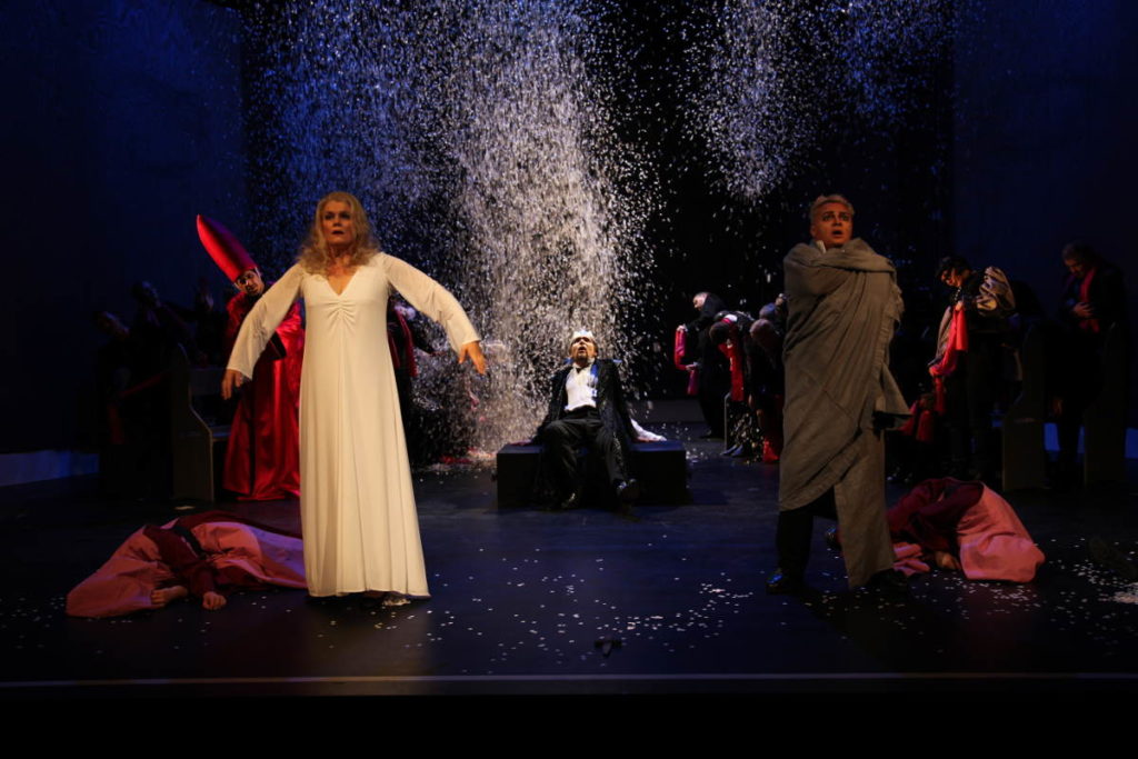 Oper von Giuseppe Verdi, Nordharzer Städtebundtheater Halberstadt/Quedlinburg, 2009, Regie: Cornelia Just, Bühnenbild: Cornelia Just / Wiebke Horn, Musikalische Leitung: GMD Johannes Rieger, Fotos: Jakob Hinz