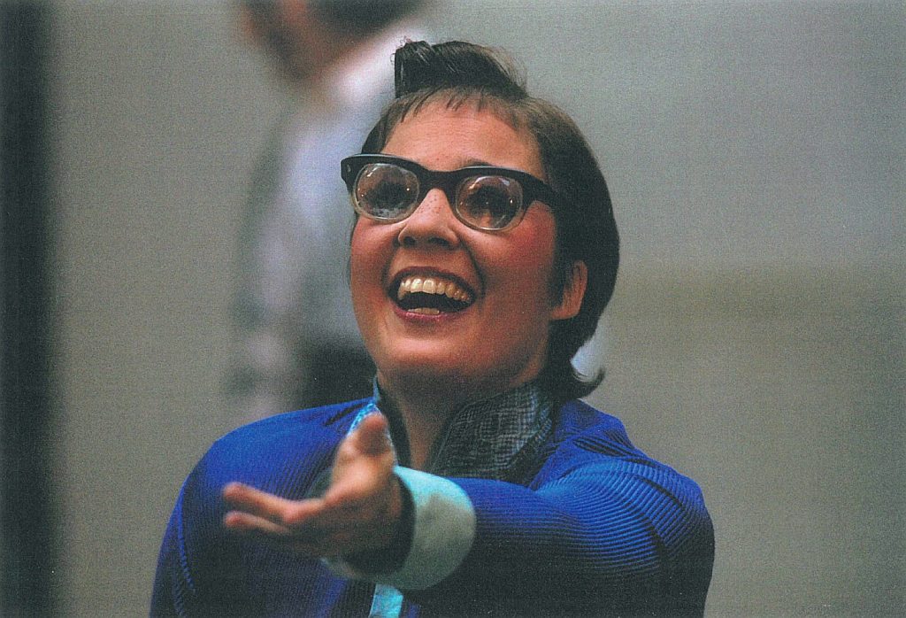 La Scala di Seta, Komische Farsa in einem Akt von Gioachino Rossini, „Oper Oder-Spree“ Kloster Neuzelle, 2002, Regie: Cornelia Just, Ausstattung: Cornelia Just, Musikalische Leitung: Judith Kubitz, Fotos: Teuchert
