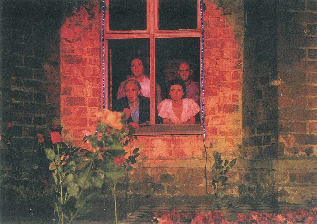 La Scala di Seta, Komische Farsa in einem Akt von Gioachino Rossini, „Oper Oder-Spree“ Kloster Neuzelle, 2002, Regie: Cornelia Just, Ausstattung: Cornelia Just, Musikalische Leitung: Judith Kubitz, Fotos: Teuchert