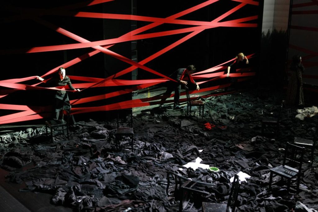 Ödipus, Antikes Drama von Sophokles, Landesbühnen Sachsen, 2009, Regie: Arne Retzlaff, Bühnenbild und Kostüme: Cornelia Just, Fotos: Hagen König