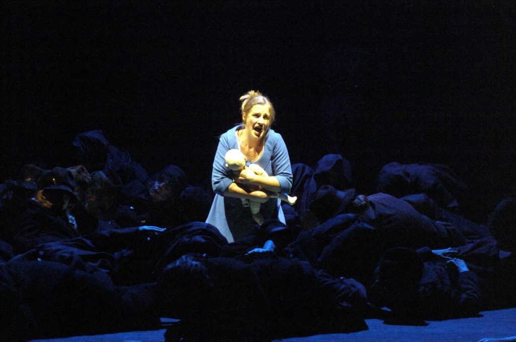 Margarethe, Oper von Charles Gounod, Nordharzer Städtebundtheater Halberstadt/ Quedlinburg, 2005, Regie/ Bühnenbild: Cornelia Just, Bühnenbild/ Ausstattung: Wiebke Horn, Musikalische Leitung: GMD Johannes Rieger, Fotos: Jan Mollerus