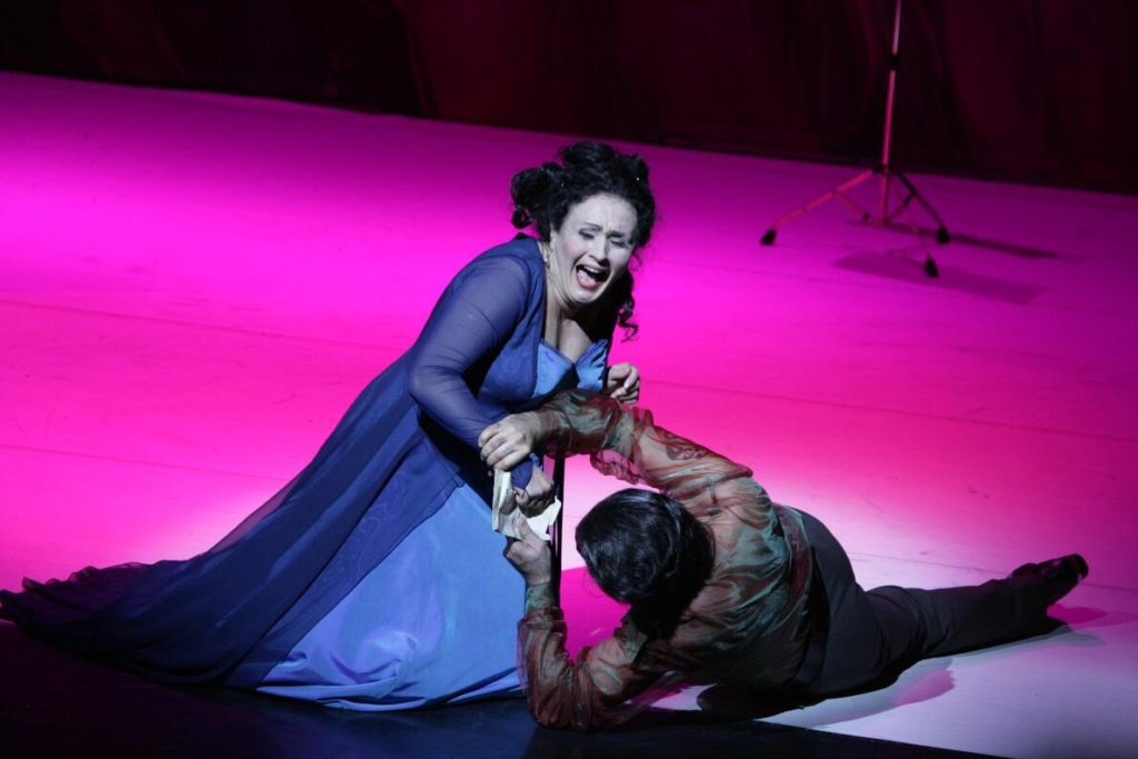 Tosca, Oper in drei Akten von Giacomo Puccini, Landesbühnen Sachsen, 2007, Regie: Horst O. Kupich, Bühnenbild und Kostüme: Cornelia Just , Musikalische Leitung: Michele Carulli, Fotos: Hagen König