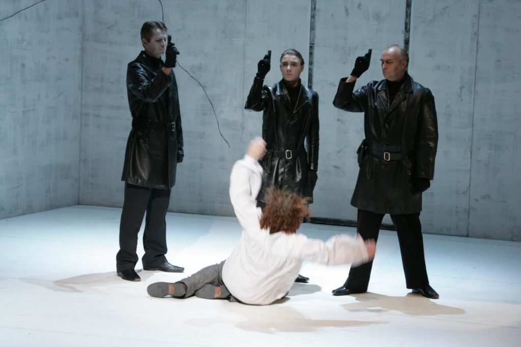 Tosca, Oper in drei Akten von Giacomo Puccini, Landesbühnen Sachsen, 2007, Regie: Horst O. Kupich, Bühnenbild und Kostüme: Cornelia Just , Musikalische Leitung: Michele Carulli, Fotos: Hagen König