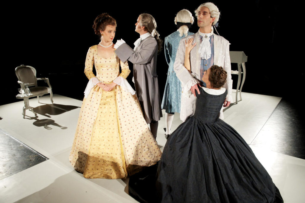 Trauerspiel in fünf Akten von Johann Wolfgang von Goethe, Landesbühnen Sachsen, 2010, Regie: Arne Retzlaff, Bühnenbild und Kostüme: Cornelia Just, Fotos: Hagen König