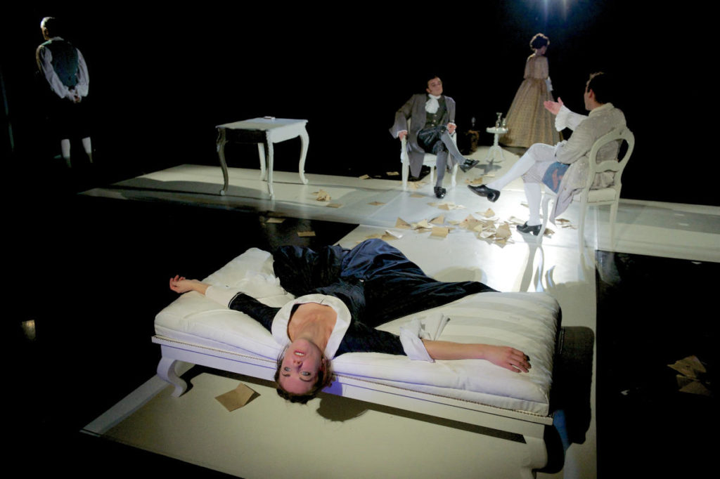 Trauerspiel in fünf Akten von Johann Wolfgang von Goethe, Landesbühnen Sachsen, 2010, Regie: Arne Retzlaff, Bühnenbild und Kostüme: Cornelia Just, Fotos: Hagen König