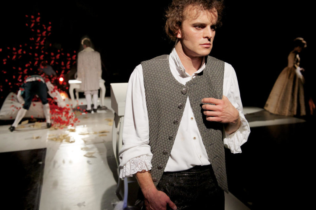 Trauerspiel in fünf Akten von Johann Wolfgang von Goethe, Landesbühnen Sachsen, 2010, Regie: Arne Retzlaff, Bühnenbild und Kostüme: Cornelia Just, Fotos: Hagen König