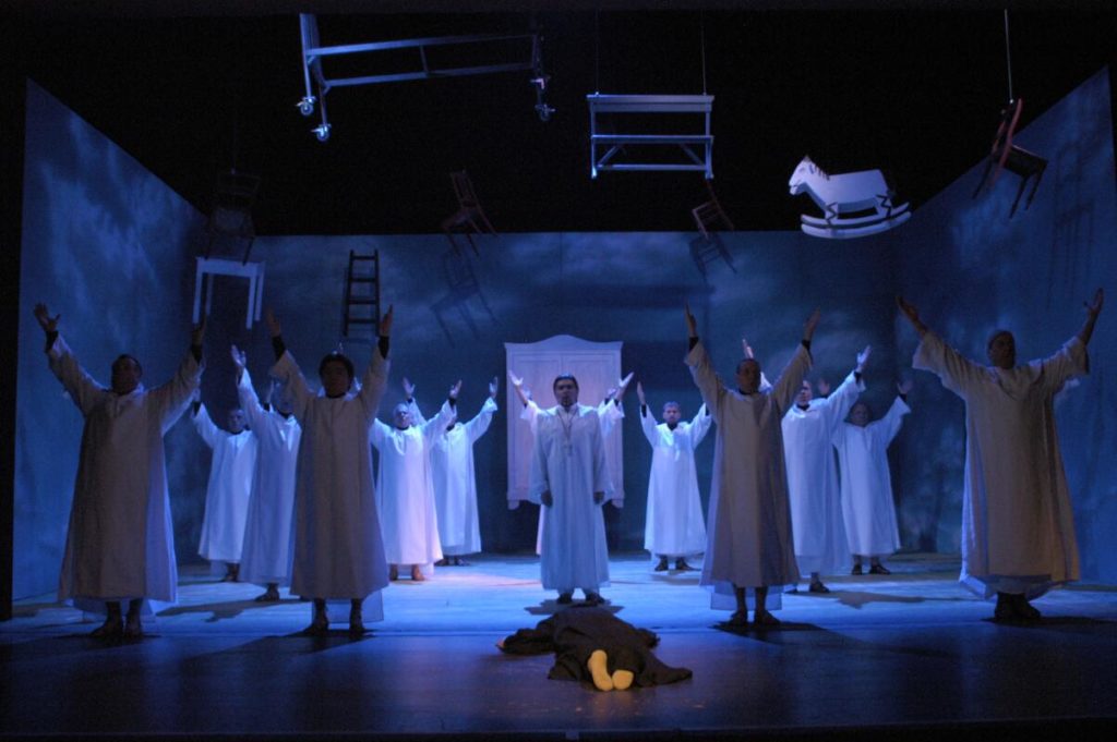 Die Macht des Schicksals, Oper in vier Akten von Giuseppe Verdi und Francesco Maria Piave, Nordharzer Städtebundtheater Halberstadt/ Quedlinburg, 2006, Regie/ Bühnenbild: Cornelia Just, Bühnenbild/ Ausstattung: Wiebke Horn, Musikalische Leitung: GMD Johannes Rieger, Fotos: Jan Mollerus