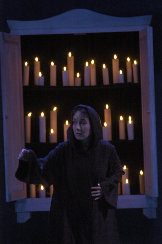 Die Macht des Schicksals, Oper in vier Akten von Giuseppe Verdi und Francesco Maria Piave, Nordharzer Städtebundtheater Halberstadt/ Quedlinburg, 2006, Regie/ Bühnenbild: Cornelia Just, Bühnenbild/ Ausstattung: Wiebke Horn, Musikalische Leitung: GMD Johannes Rieger, Fotos: Jan Mollerus