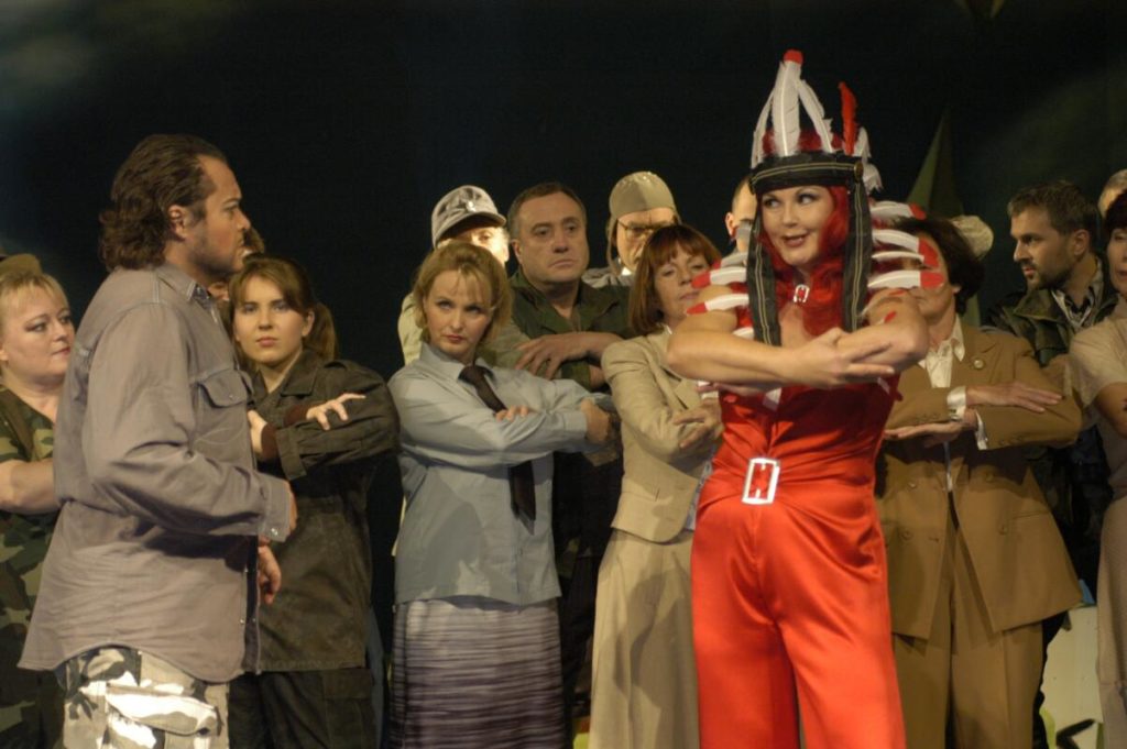 Die Macht des Schicksals, Oper in vier Akten von Giuseppe Verdi und Francesco Maria Piave, Nordharzer Städtebundtheater Halberstadt/ Quedlinburg, 2006, Regie/ Bühnenbild: Cornelia Just, Bühnenbild/ Ausstattung: Wiebke Horn, Musikalische Leitung: GMD Johannes Rieger, Fotos: Jan Mollerus