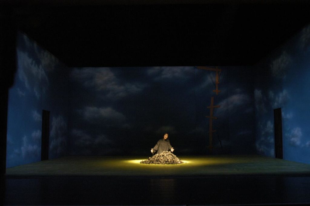 Die Macht des Schicksals, Oper in vier Akten von Giuseppe Verdi und Francesco Maria Piave, Nordharzer Städtebundtheater Halberstadt/ Quedlinburg, 2006, Regie/ Bühnenbild: Cornelia Just, Bühnenbild/ Ausstattung: Wiebke Horn, Musikalische Leitung: GMD Johannes Rieger, Fotos: Jan Mollerus