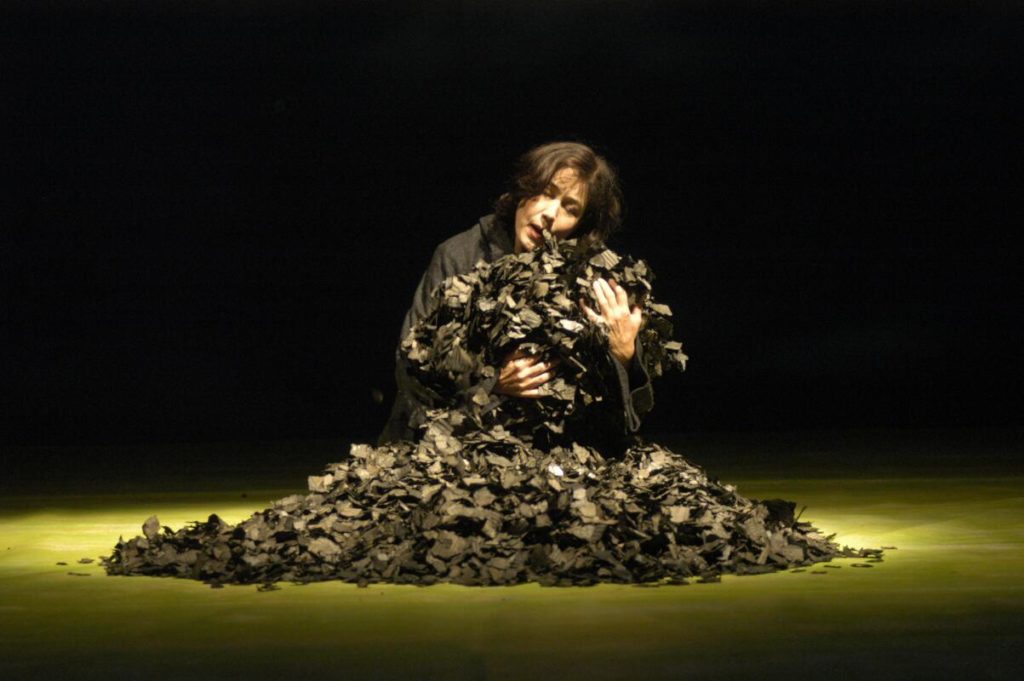 Die Macht des Schicksals, Oper in vier Akten von Giuseppe Verdi und Francesco Maria Piave, Nordharzer Städtebundtheater Halberstadt/ Quedlinburg, 2006, Regie/ Bühnenbild: Cornelia Just, Bühnenbild/ Ausstattung: Wiebke Horn, Musikalische Leitung: GMD Johannes Rieger, Fotos: Jan Mollerus
