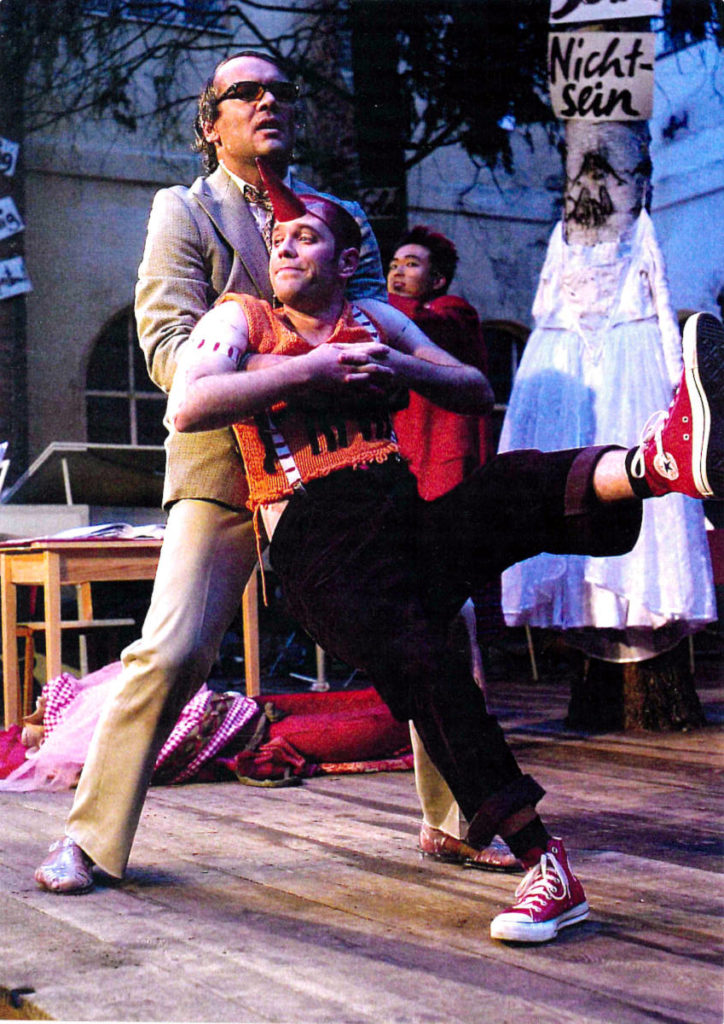 Die Gans von Kairo, Ein Stück von Cornelia Just aus dem gleichnamigen Opernfragment von Wolfgang Amadeus Mozart, Oper Oder Spree Kloster Neuzelle/ Burg Beeskow, 2003, Regie und Ausstattung: Cornelia Just, Kostüme: Wiebke Horn, Musikalische Leitung: Judith Kubitz