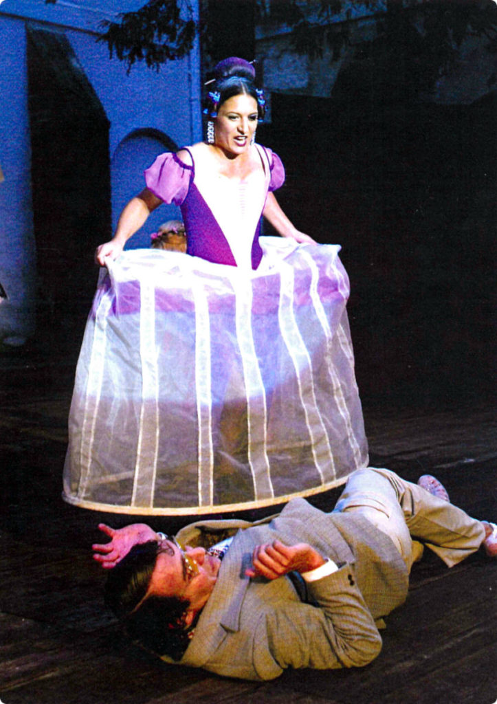 Die Gans von Kairo, Ein Stück von Cornelia Just aus dem gleichnamigen Opernfragment von Wolfgang Amadeus Mozart, Oper Oder Spree Kloster Neuzelle/ Burg Beeskow, 2003, Regie und Ausstattung: Cornelia Just, Kostüme: Wiebke Horn, Musikalische Leitung: Judith Kubitz