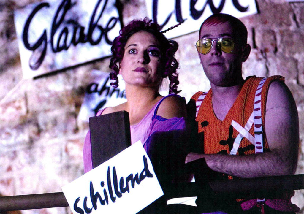 Die Gans von Kairo, Ein Stück von Cornelia Just aus dem gleichnamigen Opernfragment von Wolfgang Amadeus Mozart, Oper Oder Spree Kloster Neuzelle/ Burg Beeskow, 2003, Regie und Ausstattung: Cornelia Just, Kostüme: Wiebke Horn, Musikalische Leitung: Judith Kubitz