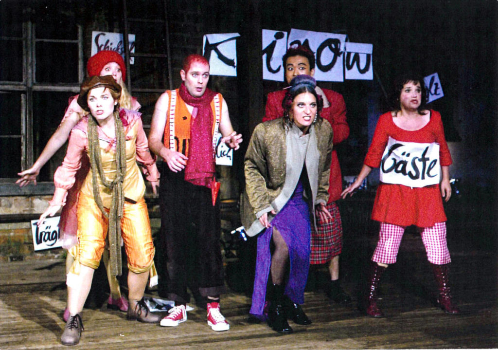 Die Gans von Kairo, Ein Stück von Cornelia Just aus dem gleichnamigen Opernfragment von Wolfgang Amadeus Mozart, Oper Oder Spree Kloster Neuzelle/ Burg Beeskow, 2003, Regie und Ausstattung: Cornelia Just, Kostüme: Wiebke Horn, Musikalische Leitung: Judith Kubitz