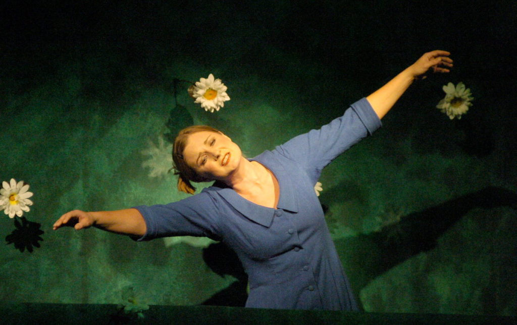 Margarethe, Oper von Charles Gounod, Nordharzer Städtebundtheater Halberstadt/ Quedlinburg, 2005, Regie/ Bühnenbild: Cornelia Just, Bühnenbild/ Ausstattung: Wiebke Horn, Musikalische Leitung: GMD Johannes Rieger, Fotos: Jan Mollerus
