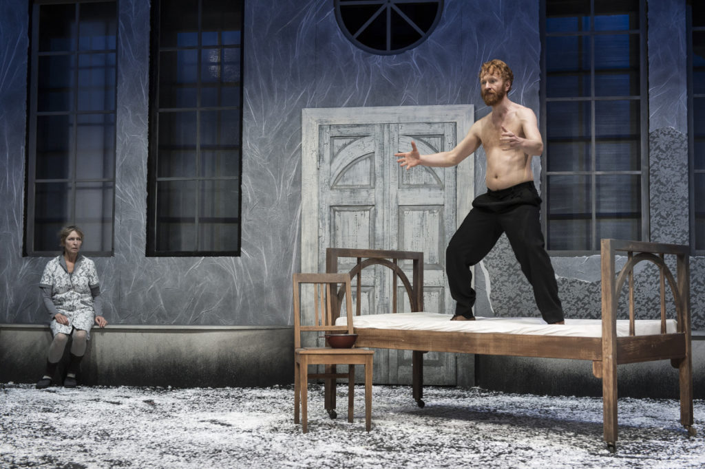 Peer Gynt, Bühnenfassung eines dramatischen Gedichts von Henrik Ibsen, Landesbühne Niedersachsen Nord Wilhelmshaven, 2017, Regie: Arne Retzlaff, Bühnenbild und Kostüme: Cornelia Just, Fotos: Volker Beinhorn