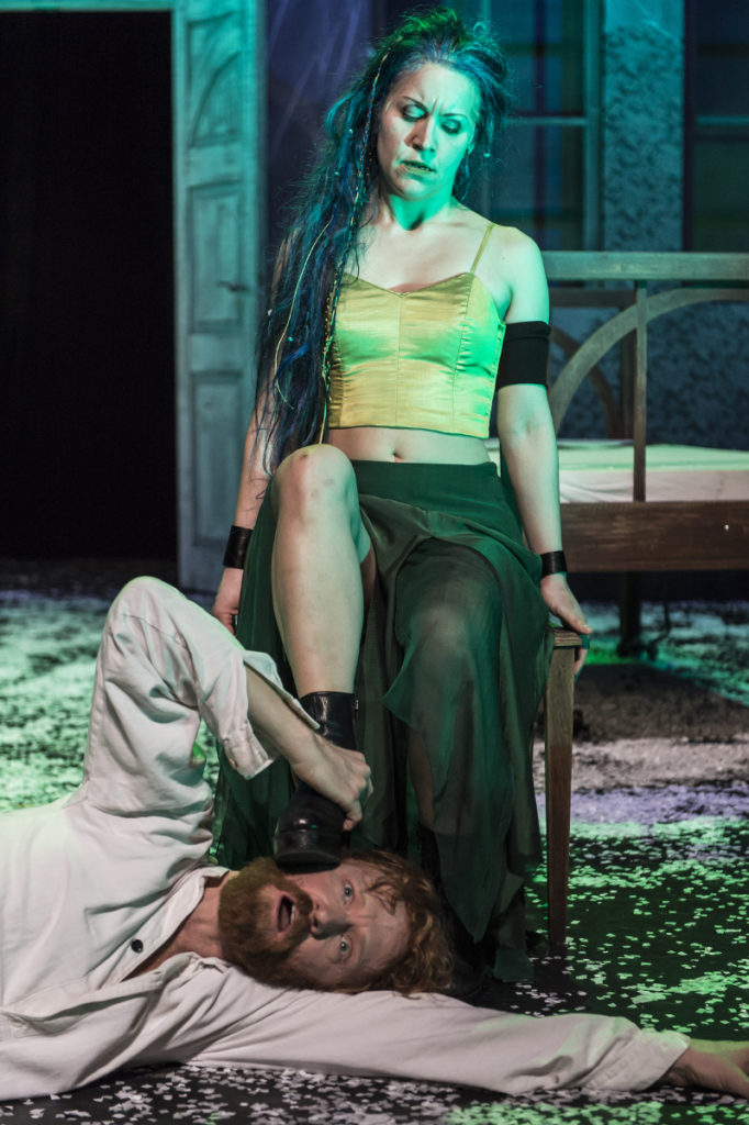 Peer Gynt, Bühnenfassung eines dramatischen Gedichts von Henrik Ibsen, Landesbühne Niedersachsen Nord Wilhelmshaven, 2017, Regie: Arne Retzlaff, Bühnenbild und Kostüme: Cornelia Just, Fotos: Volker Beinhorn