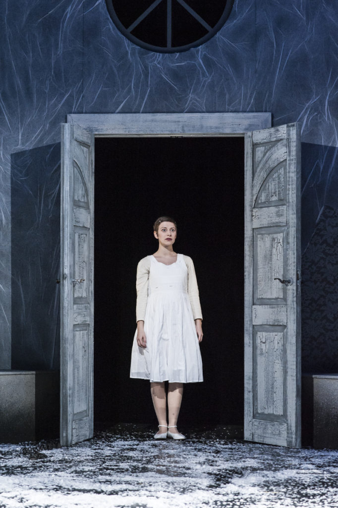 Peer Gynt, Bühnenfassung eines dramatischen Gedichts von Henrik Ibsen, Landesbühne Niedersachsen Nord Wilhelmshaven, 2017, Regie: Arne Retzlaff, Bühnenbild und Kostüme: Cornelia Just, Fotos: Volker Beinhorn