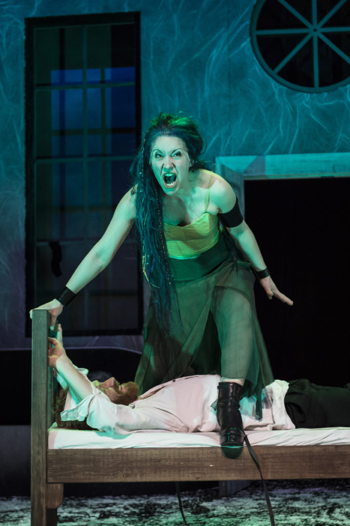 Peer Gynt, Bühnenfassung eines dramatischen Gedichts von Henrik Ibsen, Landesbühne Niedersachsen Nord Wilhelmshaven, 2017, Regie: Arne Retzlaff, Bühnenbild und Kostüme: Cornelia Just, Fotos: Volker Beinhorn