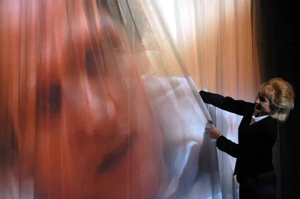 Licht, Oper von Dea Loher und Wolfgang Böhmer, Theater Magdeburg 2006, Regie: Cornelia Just, Bühnenbild: Cornelia Just, Musik: Heiko Hoppe, Fotos: Hans Ludwig Böhme