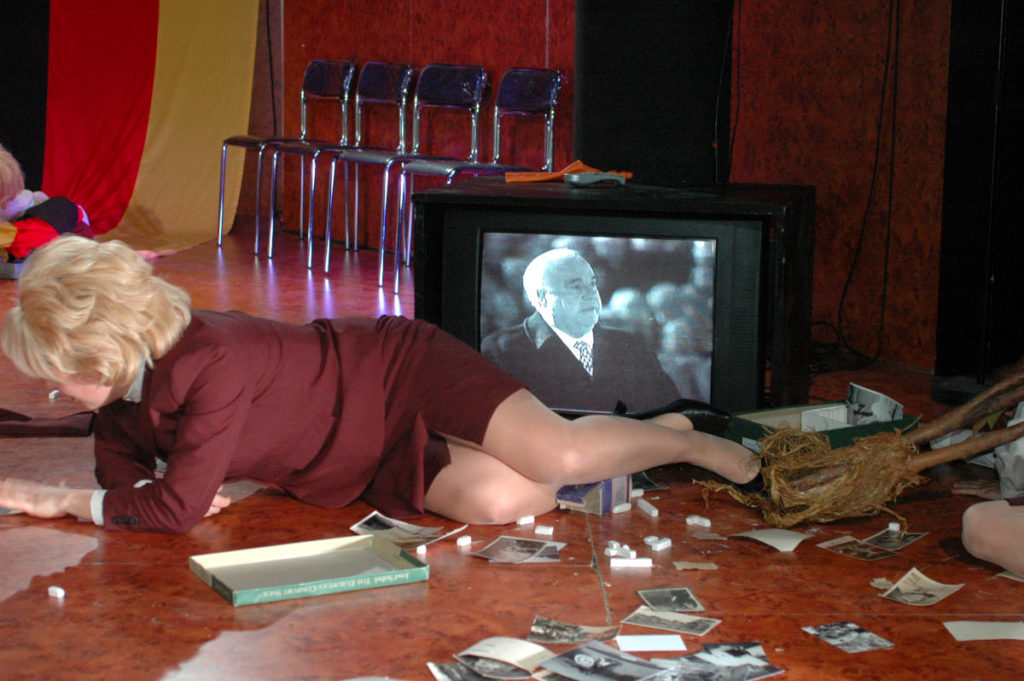 Licht, Oper von Dea Loher und Wolfgang Böhmer, Theater Magdeburg 2006, Regie: Cornelia Just, Bühnenbild: Cornelia Just, Musik: Heiko Hoppe, Fotos: Hans Ludwig Böhme