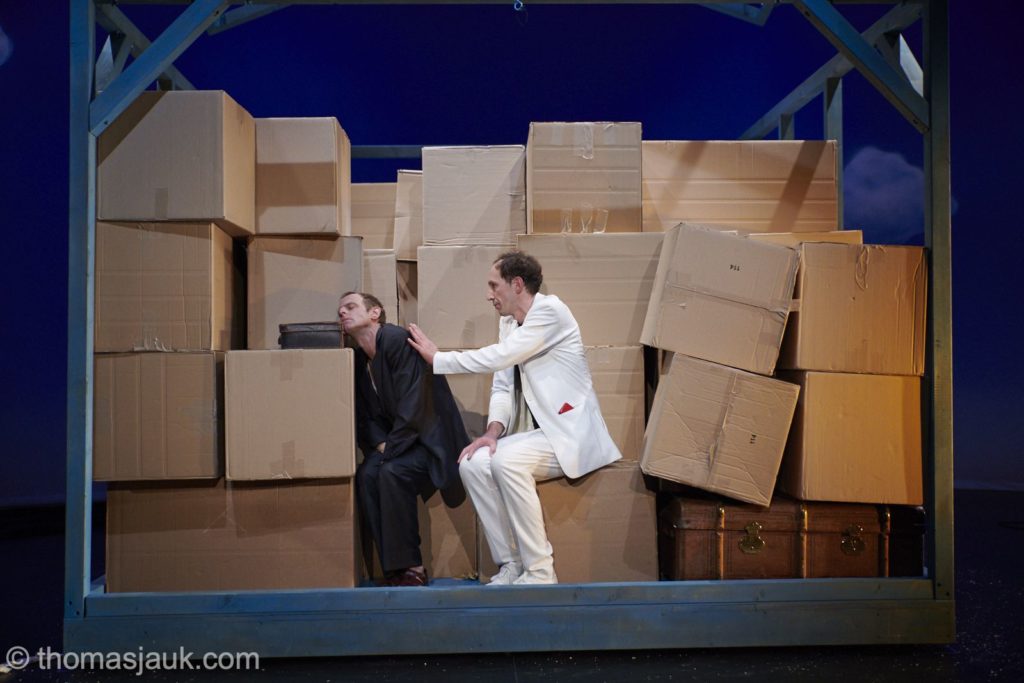 Haus blaues Wunder, Theaterstück, Hans-Otto-Theater Potsdam, 2018, Regie: Ulrike Müller, Bühnenbild: Jan Lehmann, Kostüme: Cornelia Just, Fotos: Thomas Maximilian Jauk