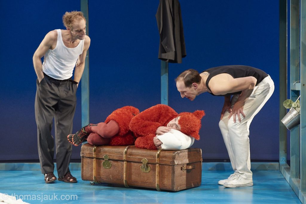 Haus blaues Wunder, Theaterstück, Hans-Otto-Theater Potsdam, 2018, Regie: Ulrike Müller, Bühnenbild: Jan Lehmann, Kostüme: Cornelia Just, Fotos: Thomas Maximilian Jauk