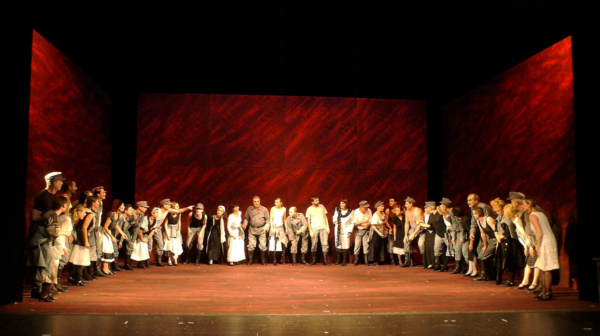 Margarethe, Oper von Charles Gounod, Nordharzer Städtebundtheater Halberstadt/ Quedlinburg, 2005, Regie/ Bühnenbild: Cornelia Just, Bühnenbild/ Ausstattung: Wiebke Horn, Musikalische Leitung: GMD Johannes Rieger, Fotos: Jan Mollerus